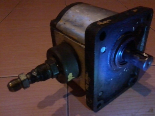 ขายปั้มปั่นเข้าออก2ทาง ปั่นเครน3-7ตัน เฟืองแน่นทนทานมากสภาพดีครับ