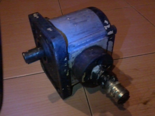 ขายปั้มปั่นเข้าออก2ทาง ปั่นเครน3-7ตัน เฟืองแน่นทนทานมากสภาพดีครับ