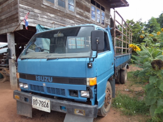 ขายรถ6ล้ออีซูซุ เครื่อง115 แรง  หัวNPR คัซซีKS21  ราคาถูกๆๆ