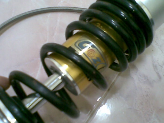 ขายโช็คมอไซค์ นี้ห้อ Gazi รุ่น damper evolution สปริงดำ แท้ ราคา 1000 บาท