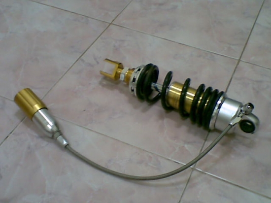 ขายโช็คมอไซค์ นี้ห้อ Gazi รุ่น damper evolution สปริงดำ แท้ ราคา 1000 บาท