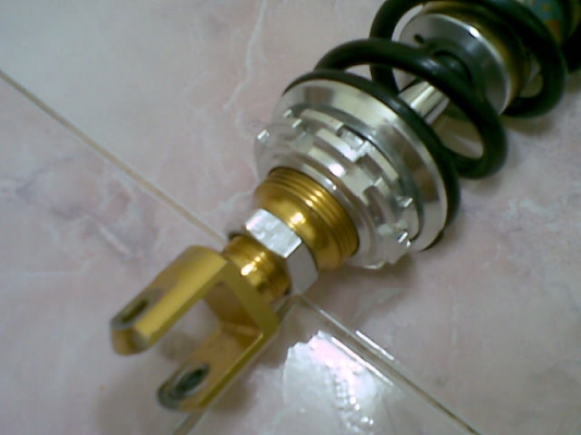 ขายโช็คมอไซค์ นี้ห้อ Gazi รุ่น damper evolution สปริงดำ แท้ ราคา 1000 บาท