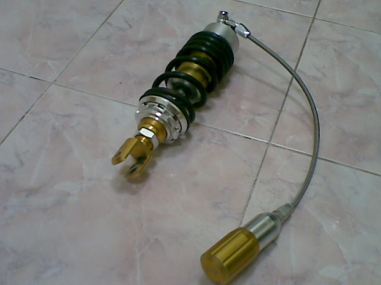 ขายโช็คมอไซค์ นี้ห้อ Gazi รุ่น damper evolution สปริงดำ แท้ ราคา 1000 บาท