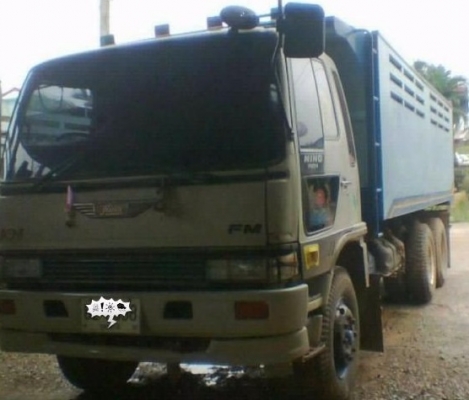 HINO FM 3H 195 HP HO7D ปี 38 สิบล้อดั๊มพ์ 2 เพลา กระบะดั๊มพ์เหล็ก 12 ตันฝาข้างเหล็กแผ่นเรียบหน้าพระลานสภาพสวยจัด เครื่องแน่นแรงดีไม่มีเยิ้ม ภายในเก๋งคอนโซลสวย แอร์เย็น พ.เพาเวอร์ ระบบเบรคทริ๊ปฟี้ ช่วงล่างคัชซีสวยไม่มีบวม ยางสภาพดี 10 เส้นประมาณ 70\% พร้อมบ