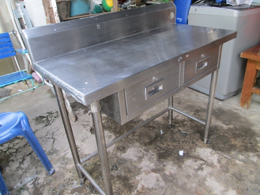 โต๊ะครัวมีลิ้นชัก    แสตนเลส      สภาพใหม่มาก    สนไหม