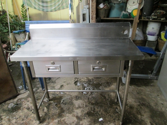 โต๊ะครัวมีลิ้นชัก    แสตนเลส      สภาพใหม่มาก    สนไหม