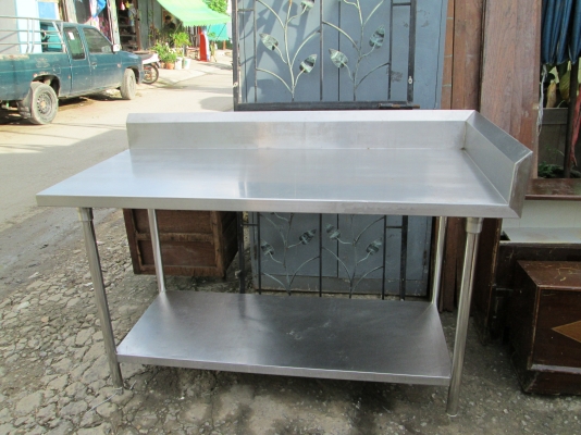 โต๊ะเตรียมแสตนเลส  2ชั้น   สภาพใหม่แข็งแรง   สนใจไหมครับ