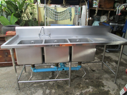 ซิงค์แสตนเลส 3 หลุมใหญ่่   มีท่อน้ำทิ้ง   สมบูรณ์ครับ