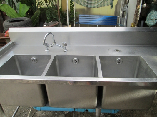 ซิงค์แสตนเลส 3 หลุมใหญ่่   มีท่อน้ำทิ้ง   สมบูรณ์ครับ