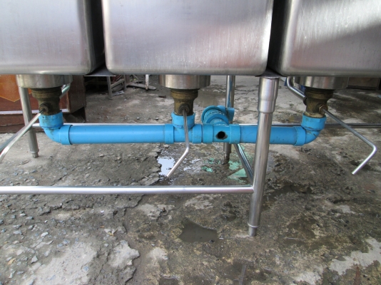 ซิงค์แสตนเลส 3 หลุมใหญ่่   มีท่อน้ำทิ้ง   สมบูรณ์ครับ