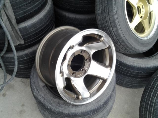 ล้อ 15*8.5 off -5 6 รู แนว ลุย ๆ ล้อ 15*8.5 off -5 6 รู แนว ลุย ๆ