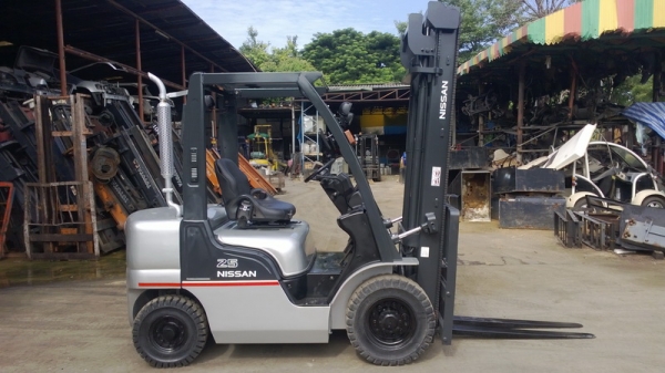 รถยกนิสสัน 2.5 ตัน เสาสูง 4 เมตร เครื่องดีเซล เกียร์ออโต้