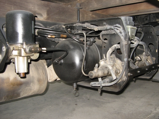 ขาย  6 ล้อ ฮ๊โน่  เมก้า 175 แรง ยาว 5.50  ปี 2005 สภาพสวยเดิมเครื่องดี พร้อมใช้งาน ชมก่อนได้ครับ สนใจติดต่อ 081-9425443