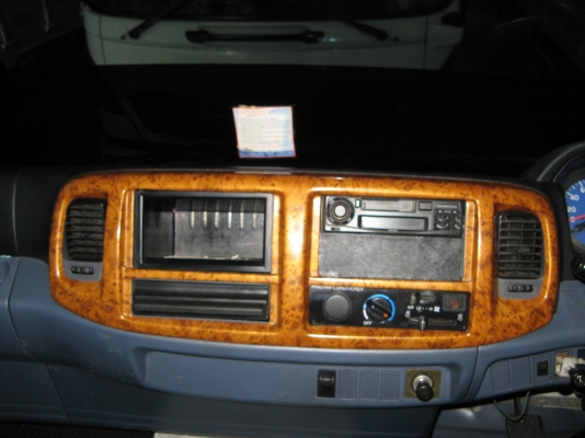 ขาย  6 ล้อ ฮ๊โน่  เมก้า 175 แรง ยาว 5.50  ปี 2005 สภาพสวยเดิมเครื่องดี พร้อมใช้งาน ชมก่อนได้ครับ สนใจติดต่อ 081-9425443