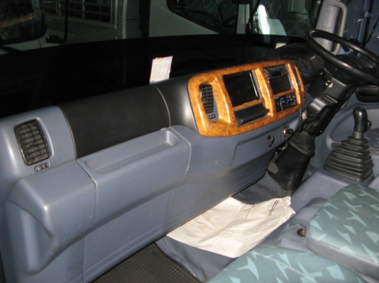 ขาย  6 ล้อ ฮ๊โน่  เมก้า 175 แรง ยาว 5.50  ปี 2005 สภาพสวยเดิมเครื่องดี พร้อมใช้งาน ชมก่อนได้ครับ สนใจติดต่อ 081-9425443