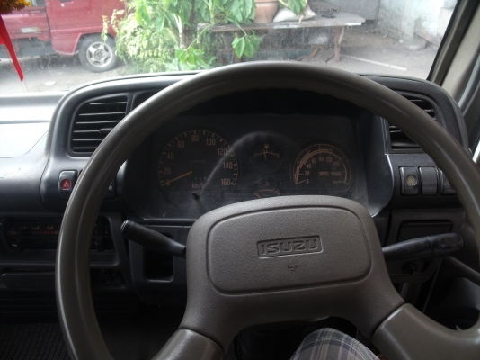 ขายisuzu สี่ล้อเล็ก สีขาว  ประกอบนอก กระจกไฟฟ้า ไม่ติดเวลา 450000