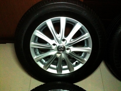 ล้อแม็กซ์15นิ้ว วิออสตัวท็อป พร้อมยางดอกลึกสมบูรณ์ ยังใช้วิ่งได้อีกยาว ยี่ห้อ บริดสโตนทั้งชุด 4รู100 ได้หมด ราคาต่อรองได้ ล้อแม็กซ์15นิ้ว วิออสตัวท็อป พร้อมยางดอกลึกสมบูรณ์ ยังใช้วิ่งได้อีกยาว ยี่ห้อ บริดสโตนทั้งชุด 4รู100 ได้หมด ราคาต่อรองได้