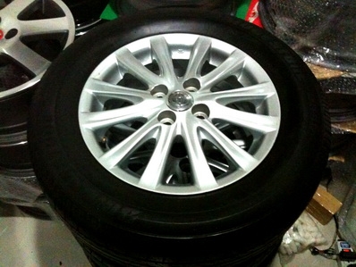 ล้อแม็กซ์15นิ้ว วิออสตัวท็อป พร้อมยางดอกลึกสมบูรณ์ ยังใช้วิ่งได้อีกยาว ยี่ห้อ บริดสโตนทั้งชุด 4รู100 ได้หมด ราคาต่อรองได้ ล้อแม็กซ์15นิ้ว วิออสตัวท็อป พร้อมยางดอกลึกสมบูรณ์ ยังใช้วิ่งได้อีกยาว ยี่ห้อ บริดสโตนทั้งชุด 4รู100 ได้หมด ราคาต่อรองได้