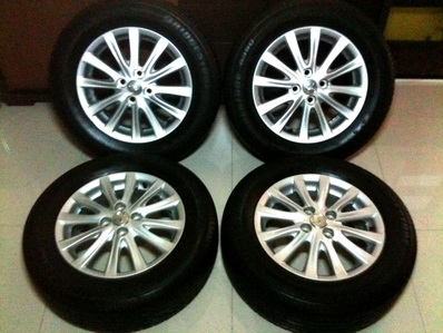 ล้อแม็กซ์15นิ้ว วิออสตัวท็อป พร้อมยางดอกลึกสมบูรณ์ ยังใช้วิ่งได้อีกยาว ยี่ห้อ บริดสโตนทั้งชุด 4รู100 ได้หมด ราคาต่อรองได้ ล้อแม็กซ์15นิ้ว วิออสตัวท็อป พร้อมยางดอกลึกสมบูรณ์ ยังใช้วิ่งได้อีกยาว ยี่ห้อ บริดสโตนทั้งชุด 4รู100 ได้หมด ราคาต่อรองได้