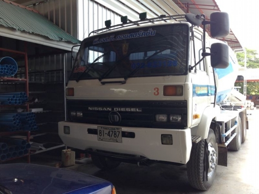 รถโม่ปูน 10 ล้อ ยี่ห้อนิสสัน โม่ขนาด 7 คิว