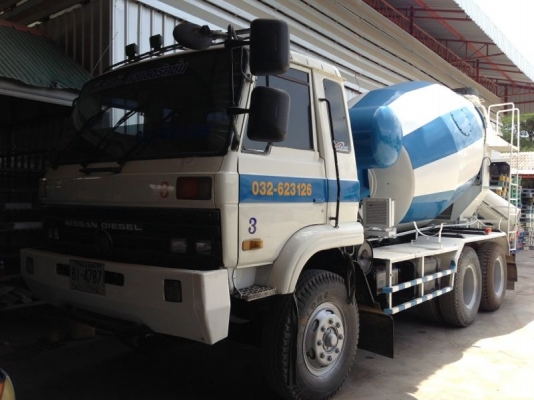 รถโม่ปูน 10 ล้อ ยี่ห้อนิสสัน โม่ขนาด 7 คิว