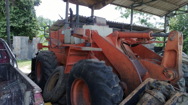 รถตักล้อยางเลี้ยวเอวLX80รถสวยมากขาย520000.