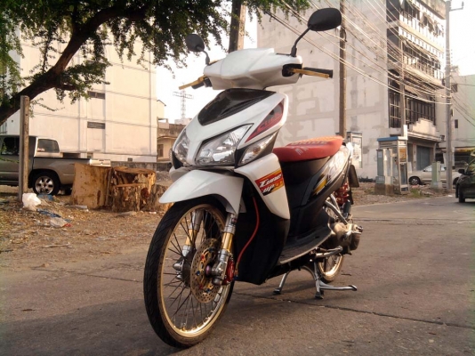 ขออนุญาติขาย Honda Click Combi Brake สีขาวมุก สภาพนางฟ้า