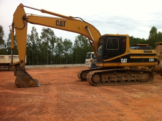 ขาย. (( CAT )). V2  320รถสวย เจ้าของรถขายเอง รถสวยมาก. 087-5266697. พร้อมใช้งานครับเอกสาร. เล่มพร้อมโอน0897-088772. สภาพ 80\%