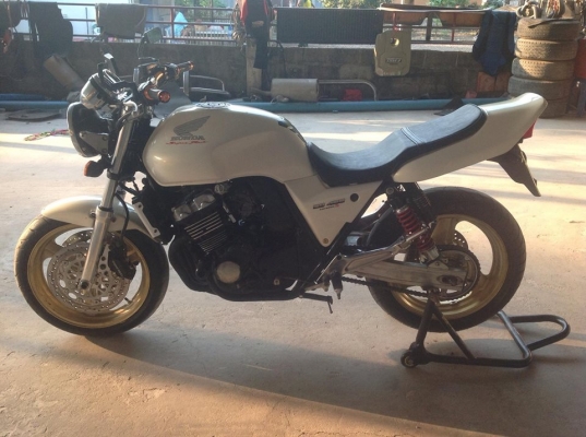 ขาย CB400 ปี93 (ครีบเต็ม) ราคาโดนๆ ขาย CB400 ปี93 (ครีบเต็ม) ราคาโดนๆ