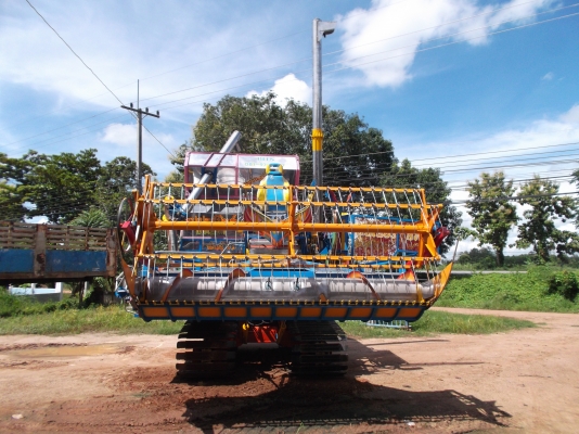 รถเกี่ยวข้าวซุปเปอร์บิท ผจญศึก ใหม่ 2556 สามารถสั่งจองได้่!! รถเกี่ยวข้าวซุปเปอร์บิท ผจญศึก ใหม่ 2556 สามารถสั่งจองได้่!!