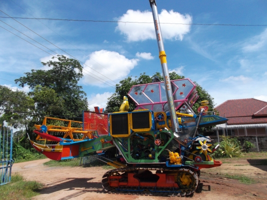 รถเกี่ยวข้าวซุปเปอร์บิท ผจญศึก ใหม่ 2556 สามารถสั่งจองได้่!! รถเกี่ยวข้าวซุปเปอร์บิท ผจญศึก ใหม่ 2556 สามารถสั่งจองได้่!!