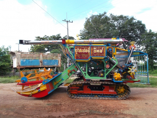 รถเกี่ยวข้าวซุปเปอร์บิท ผจญศึก ใหม่ 2556 สามารถสั่งจองได้่!! รถเกี่ยวข้าวซุปเปอร์บิท ผจญศึก ใหม่ 2556 สามารถสั่งจองได้่!!