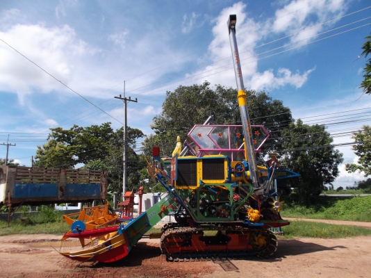 รถเกี่ยวข้าวซุปเปอร์บิท ผจญศึก ใหม่ 2556 สามารถสั่งจองได้่!! รถเกี่ยวข้าวซุปเปอร์บิท ผจญศึก ใหม่ 2556 สามารถสั่งจองได้่!!