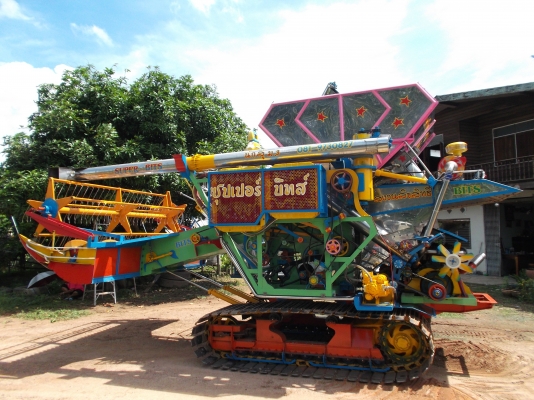 รถเกี่ยวข้าวซุปเปอร์บิท ผจญศึก ใหม่ 2556 สามารถสั่งจองได้่!! รถเกี่ยวข้าวซุปเปอร์บิท ผจญศึก ใหม่ 2556 สามารถสั่งจองได้่!!