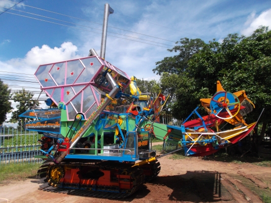 รถเกี่ยวข้าวซุปเปอร์บิท ผจญศึก ใหม่ 2556 สามารถสั่งจองได้่!! รถเกี่ยวข้าวซุปเปอร์บิท ผจญศึก ใหม่ 2556 สามารถสั่งจองได้่!!