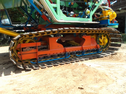 รถเกี่ยวข้าวซุปเปอร์บิท ผจญศึก ใหม่ 2556 สามารถสั่งจองได้่!! รถเกี่ยวข้าวซุปเปอร์บิท ผจญศึก ใหม่ 2556 สามารถสั่งจองได้่!!