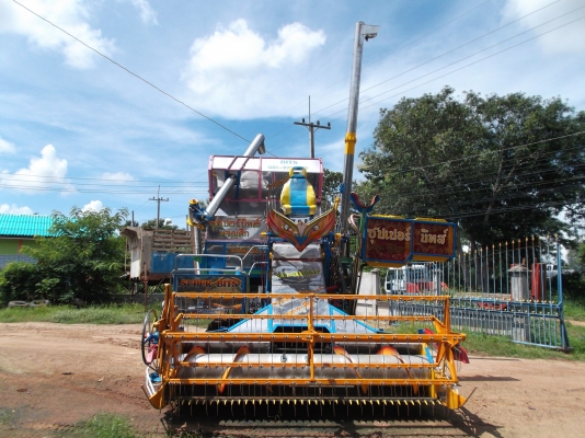 รถเกี่ยวข้าวซุปเปอร์บิท ผจญศึก ใหม่ 2556 สามารถสั่งจองได้่!!