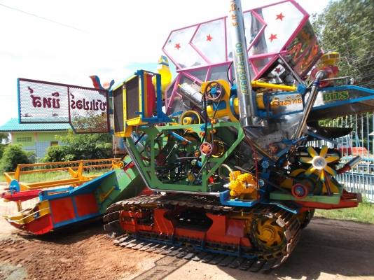 รถเกี่ยวข้าวซุปเปอร์บิท ผจญศึก ใหม่ 2556 สามารถสั่งจองได้่!! รถเกี่ยวข้าวซุปเปอร์บิท ผจญศึก ใหม่ 2556 สามารถสั่งจองได้่!!