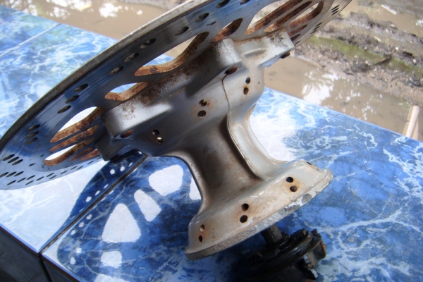 ขายดุมล้อหน้า suzuki 250 วิบากพร้อมจานเบรค ขายดุมล้อหน้า suzuki 250 วิบากพร้อมจานเบรค