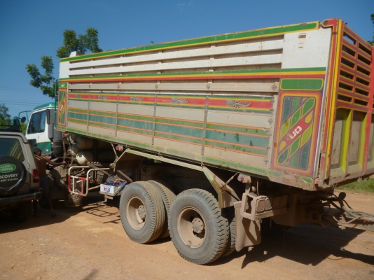 ขายรถบรรทุก 22 ล้อพ่วง แม่-ลูก NISSAN UD   สนใจติดต่อ วุฒิ 088-2382857,081-8805801,089-5132353