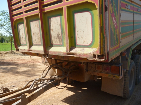 ขายรถบรรทุก 22 ล้อพ่วง แม่-ลูก NISSAN UD   สนใจติดต่อ วุฒิ 088-2382857,081-8805801,089-5132353