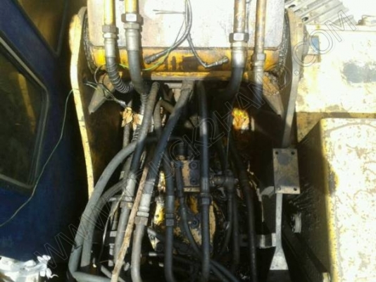 รถแบคโฮ ยี่ห้อ KOMATSU PC200 รุ่น 8