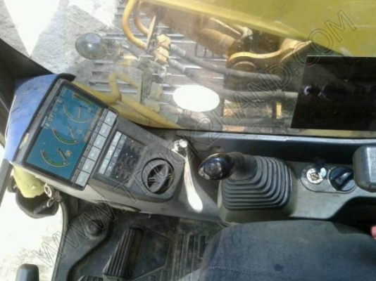 รถแบคโฮ ยี่ห้อ KOMATSU PC200 รุ่น 8