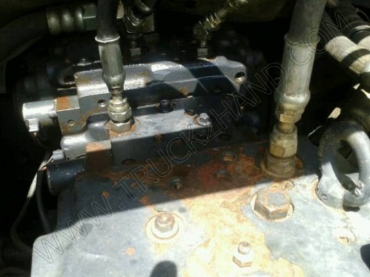 รถแบคโฮ ยี่ห้อ KOMATSU PC200 รุ่น 8