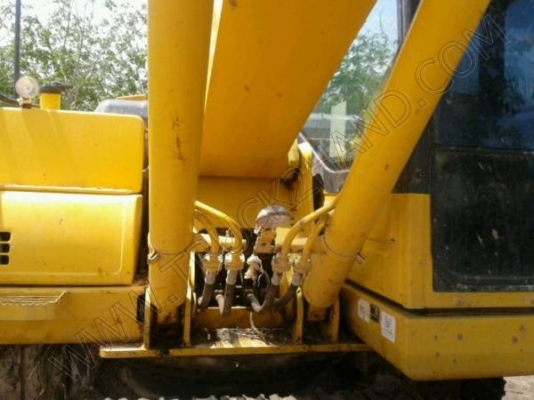 รถแบคโฮ ยี่ห้อ KOMATSU PC200 รุ่น 8