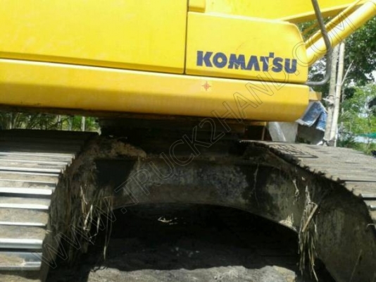 รถแบคโฮ ยี่ห้อ KOMATSU PC200 รุ่น 8