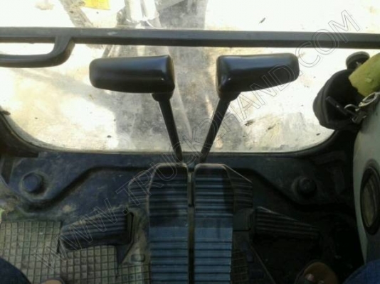 รถแบคโฮ ยี่ห้อ KOMATSU PC200 รุ่น 8