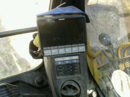 รถแบคโฮ ยี่ห้อ KOMATSU PC200 รุ่น 8