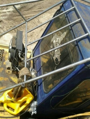 รถแบคโฮ ยี่ห้อ KOMATSU PC200 รุ่น 8