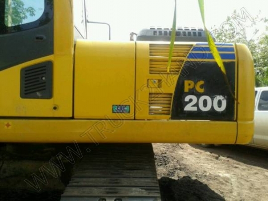 รถแบคโฮ ยี่ห้อ KOMATSU PC200 รุ่น 8